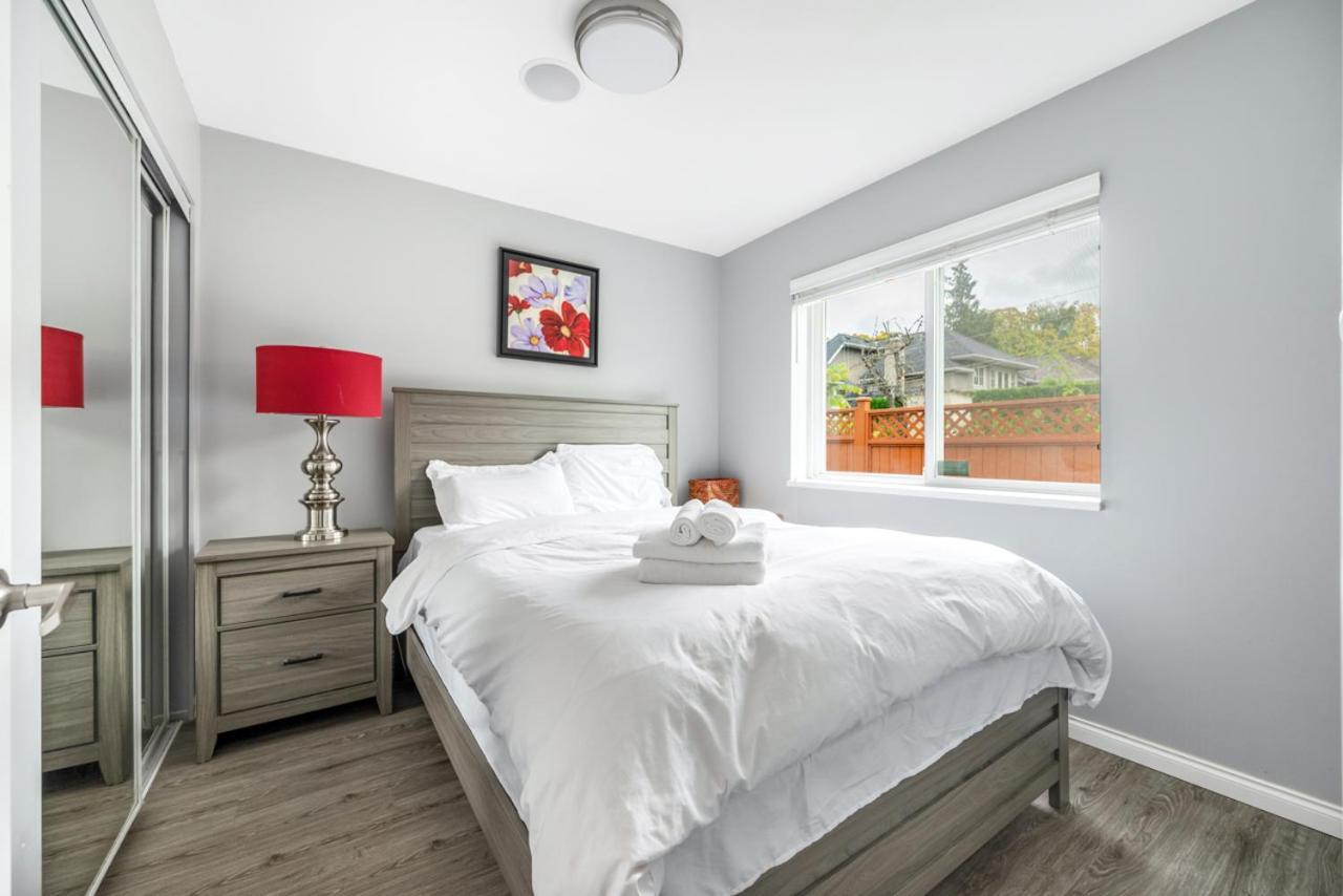 Stylish Dual Bedroom Suite In Van West Vancouver Esterno foto