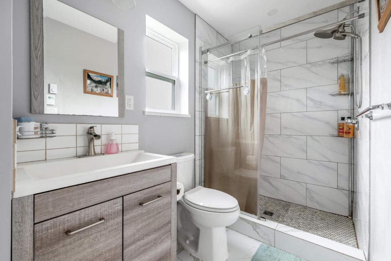 Stylish Dual Bedroom Suite In Van West Vancouver Esterno foto