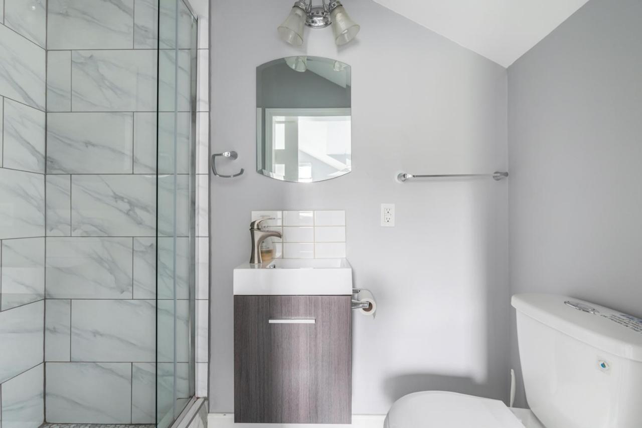 Stylish Dual Bedroom Suite In Van West Vancouver Esterno foto